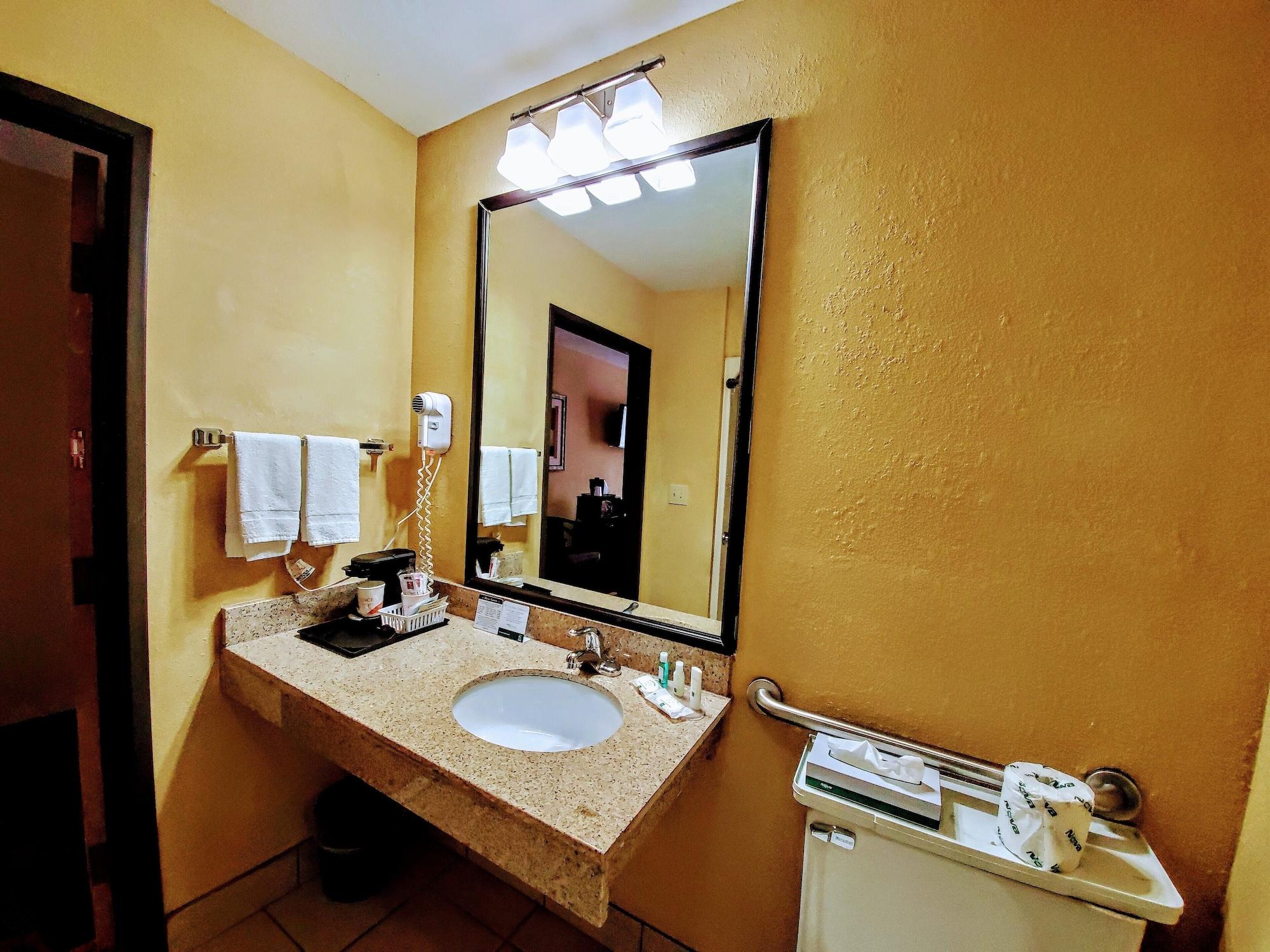 Quality Inn Brunswick Cleveland South Eksteriør bilde
