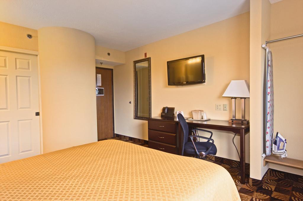 Quality Inn Brunswick Cleveland South Eksteriør bilde