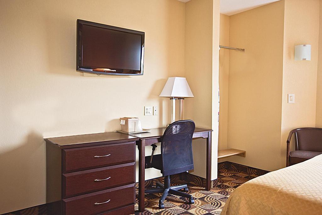 Quality Inn Brunswick Cleveland South Eksteriør bilde